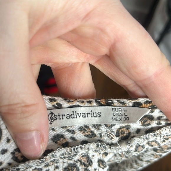 Women’s Large Stradivarius Leopard Crop Top - Picture 2 of 5